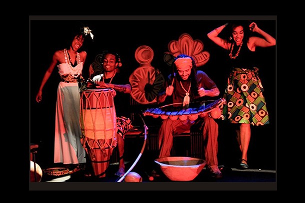 Teatro: Os Nove Pentes D’África